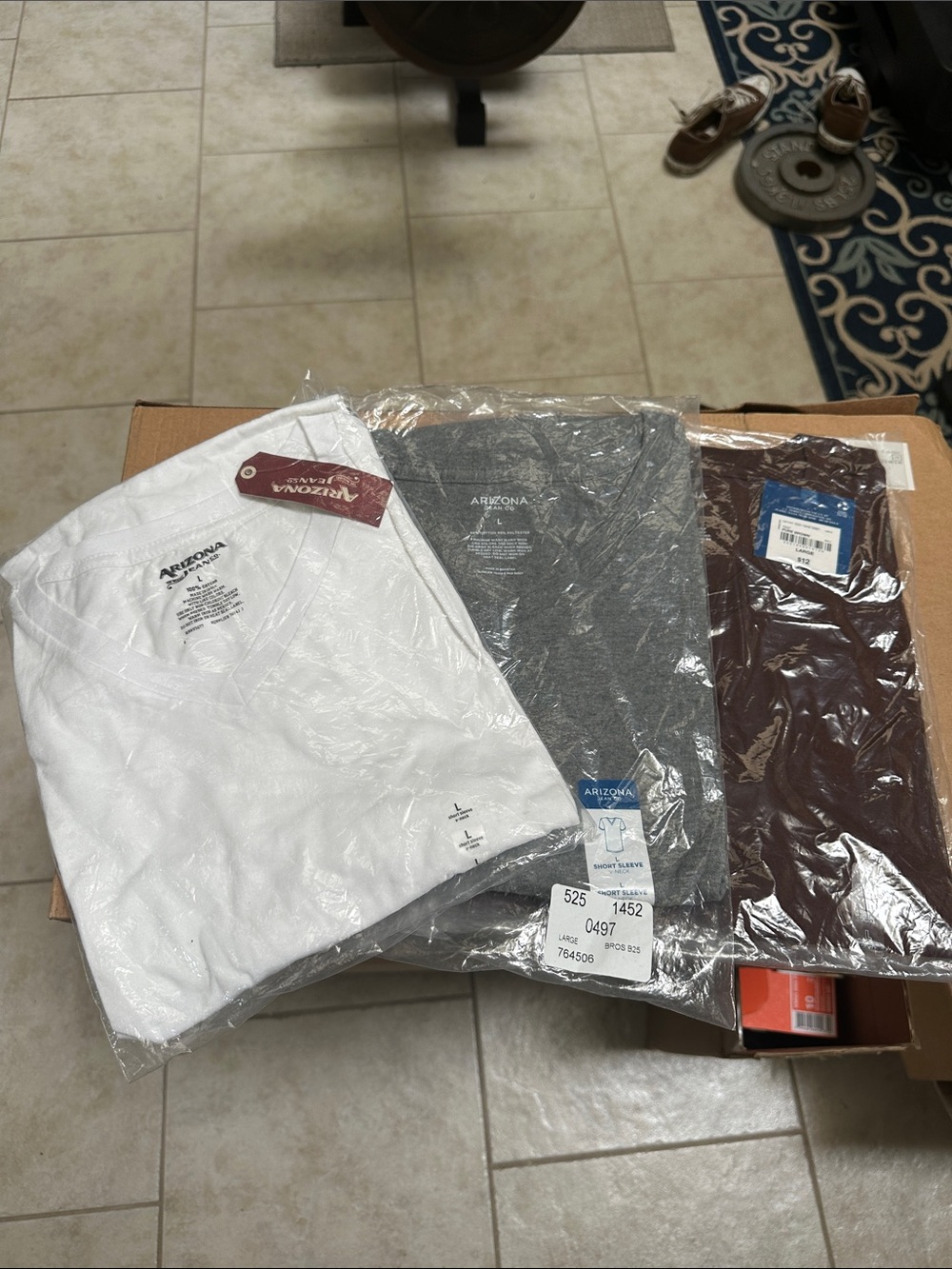 (3) Arizona Jean Company Men's V-Neck Tees in White, Gray, Brown - large